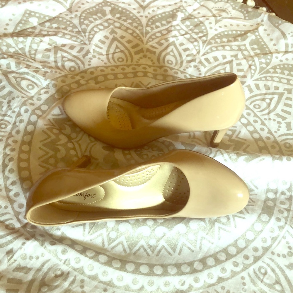 Deflex Comfort Tan Patent Leather Pumps